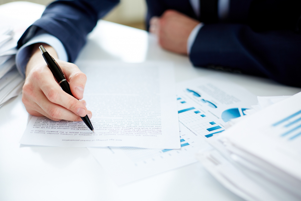 Fra kladde til underskrift: Sådan sparer virksomheder tid med en digital kontrakt-editor